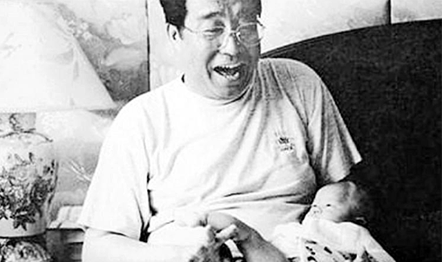 李双江2个儿子，同父不同命：大儿子低调优秀，小儿子入狱10年
